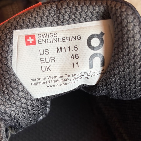 On Running Cloudventure Waterproof Trail shoe black 11.5 main image 7